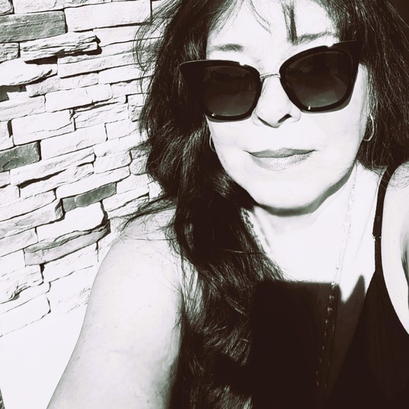 Meet your Posher, Ele - Picture 1 of 1